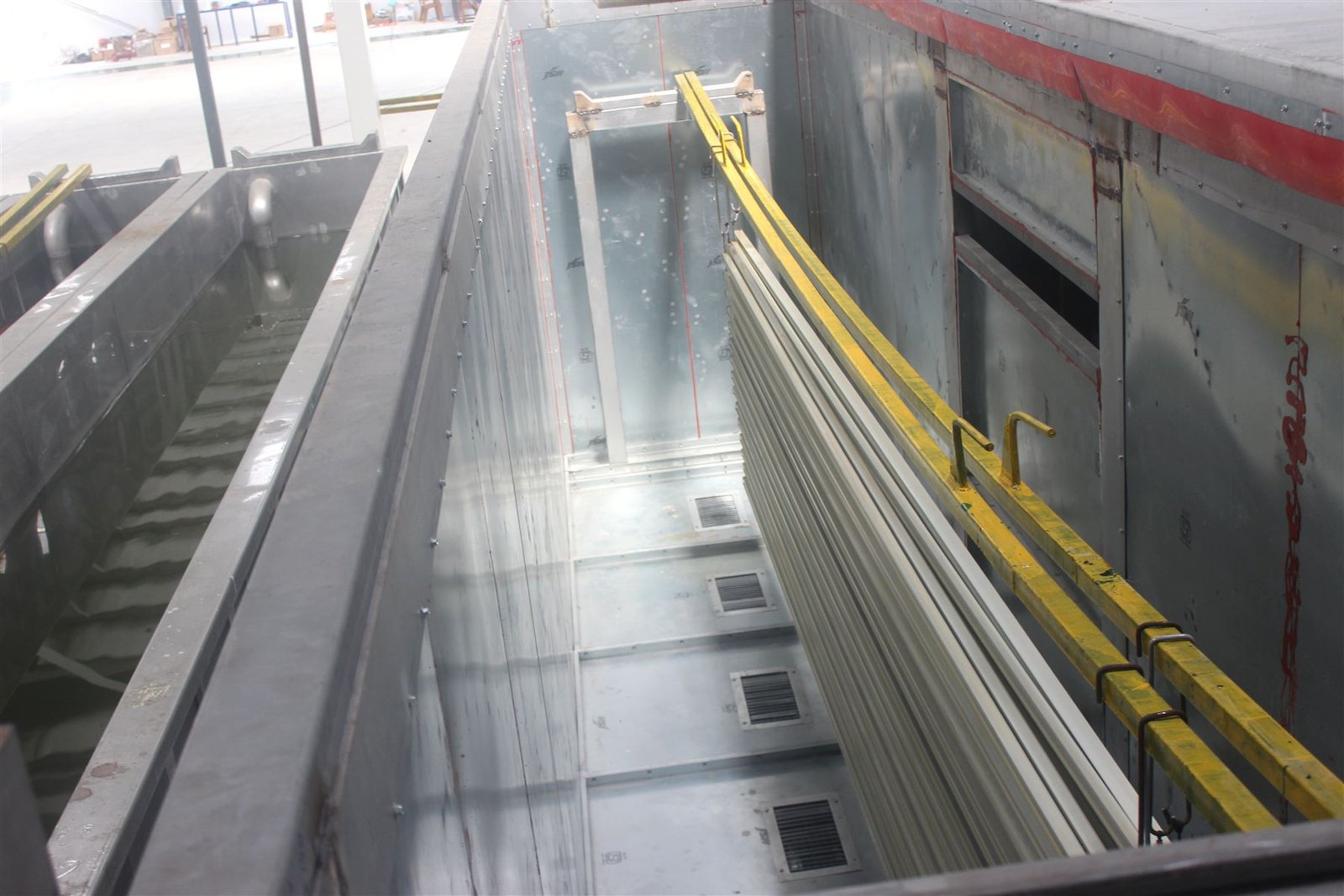 Drying oven and material handling for aluminium profile powder coating line